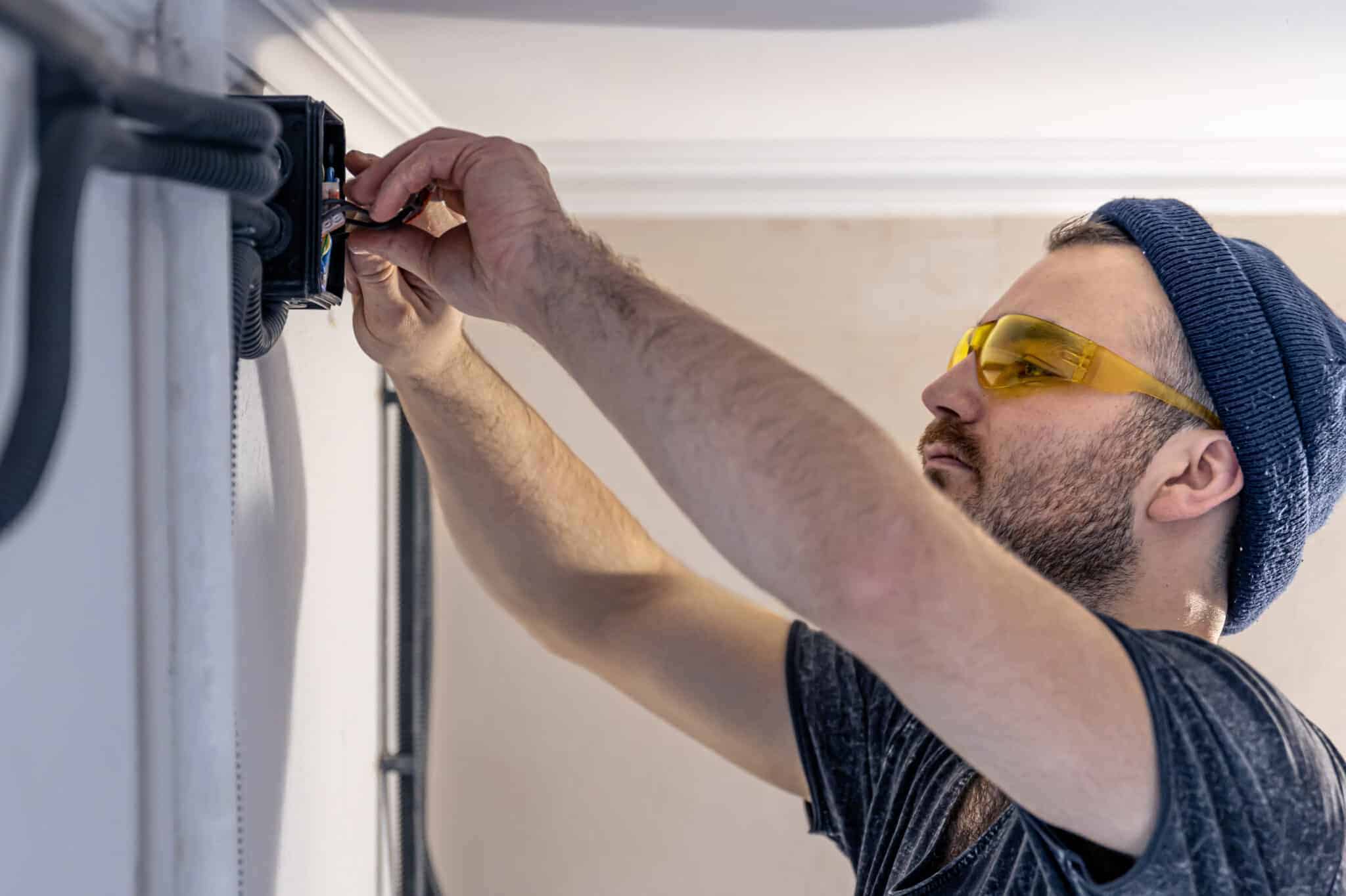How to Troubleshoot Common Garage Door Issues